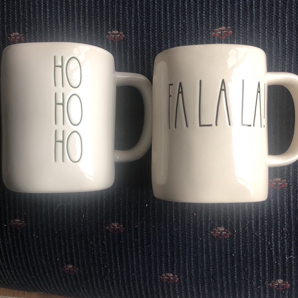 Rae Dunn Christmas Mug Set - Picture 1 of 2
